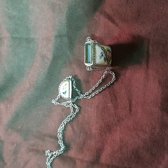 Gorgeous vintage floral container necklace - Picture 3 of 3